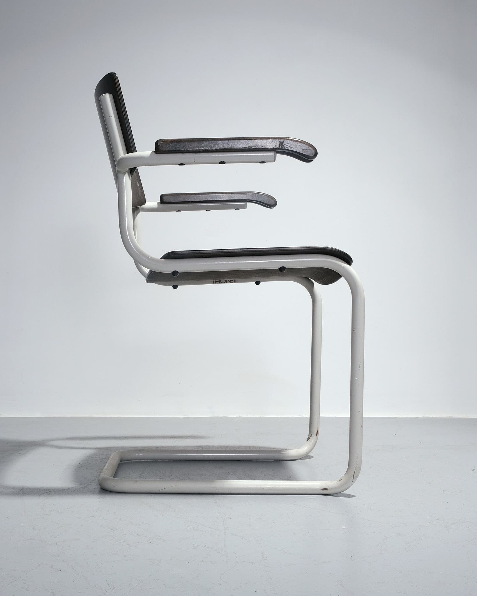 Set of Four S43F Cantilever Dining Chairs with Armrests